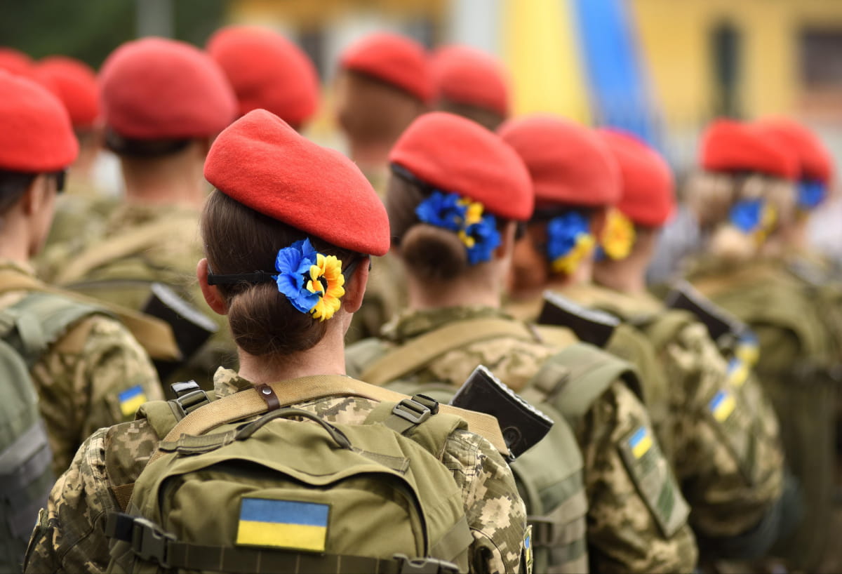 Смогут ли женщины выезжать за границу в период военногоположения?